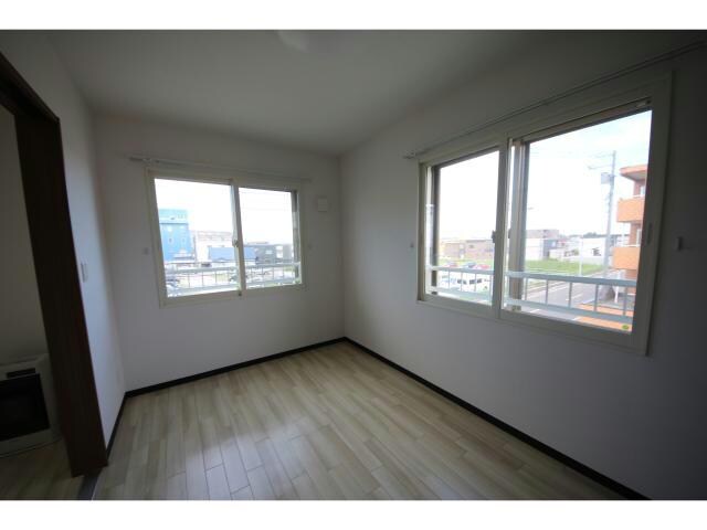 物件内観写真13　(洋室)