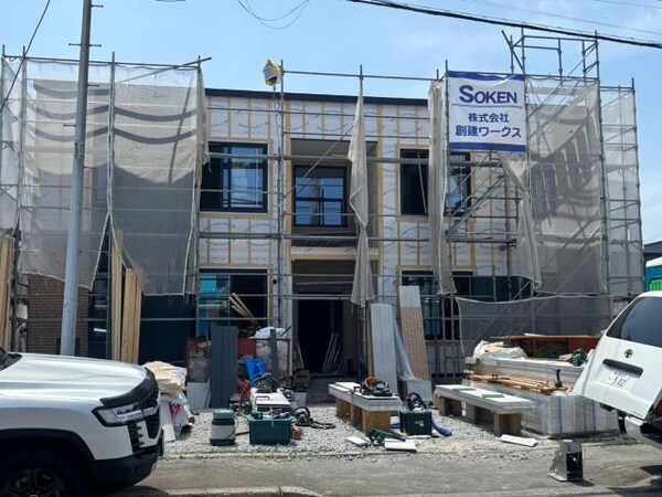 建築中