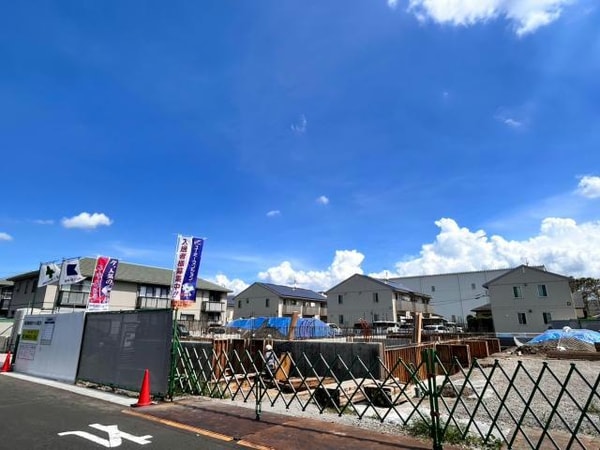 建築中