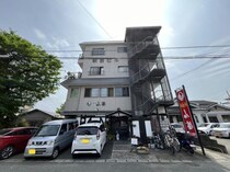 駅前ビルの外観写真