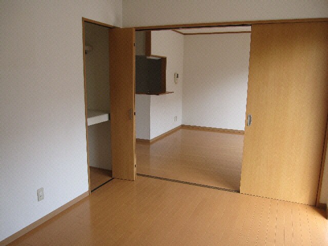 物件内観写真2　(洋室・リビング)