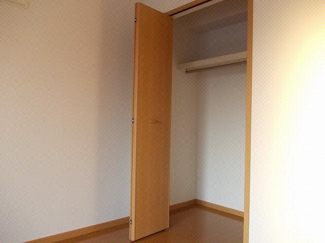 物件内観写真3　(収納)