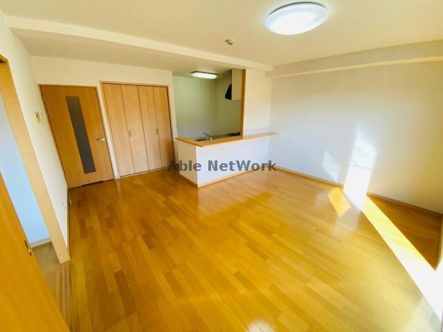 物件内観写真3　(同型　現況優先)