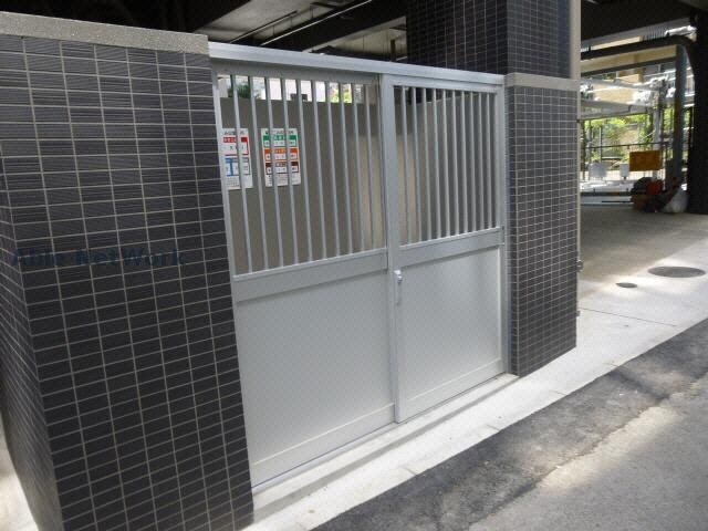 物件外観写真2　(ゴミ捨て場)