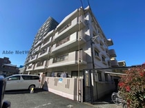 熊本都市バス（熊本市） 鉄砲塚 4階建 築35年の外観写真