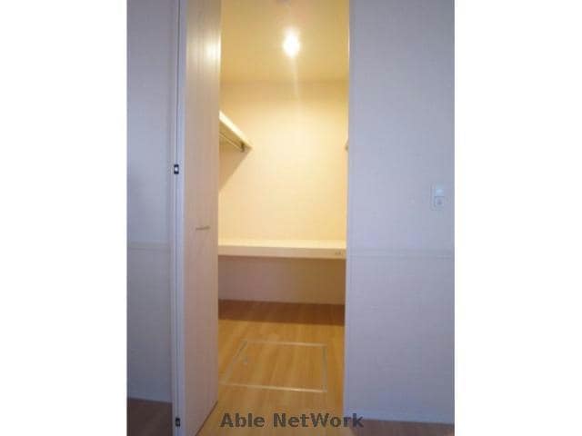 物件内観写真4　(同型反転)