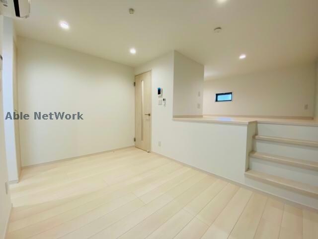 物件内観写真4　(同型別号室)