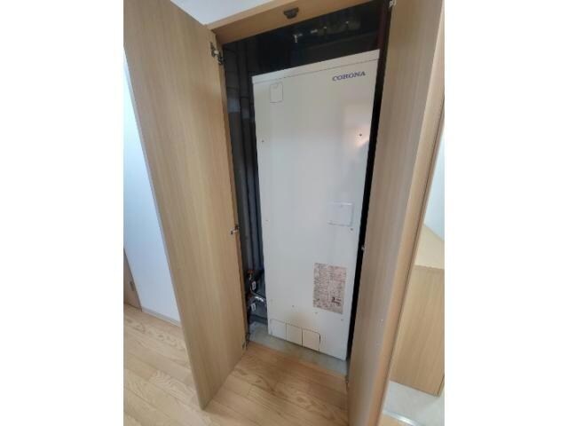 物件内観写真30　(温水器)