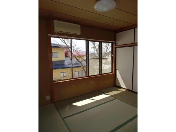 居室(2F南側和室)