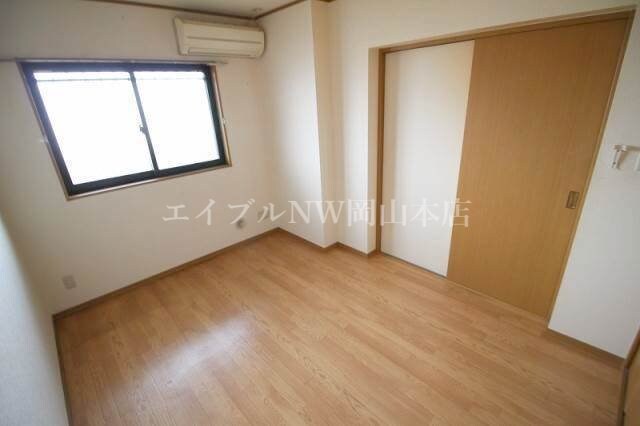 物件内観写真13　(同物件の別の部屋の写真です)