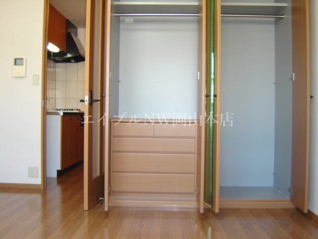 物件内観写真13　(収納)