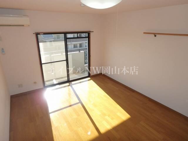 物件内観写真5　(洋室)