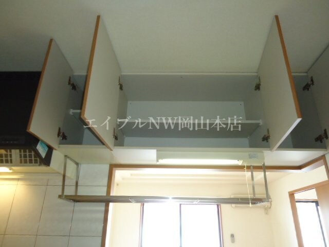 物件内観写真20　(キッチン上収納)