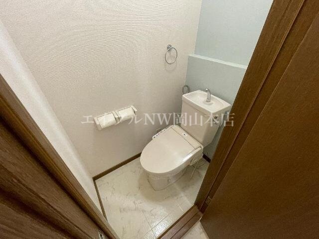 物件内観写真10　(シャワー付トイレ)