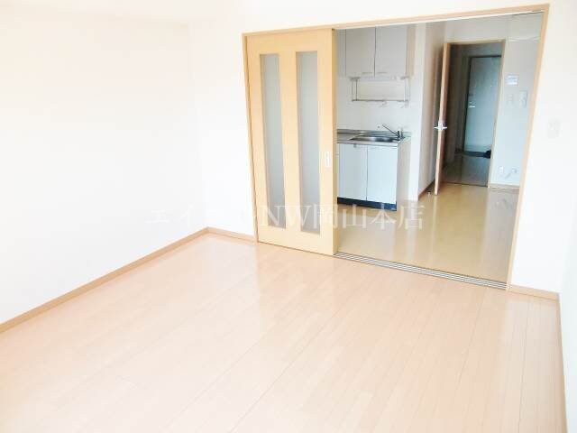 物件内観写真16　(８帖以上の快適空間)