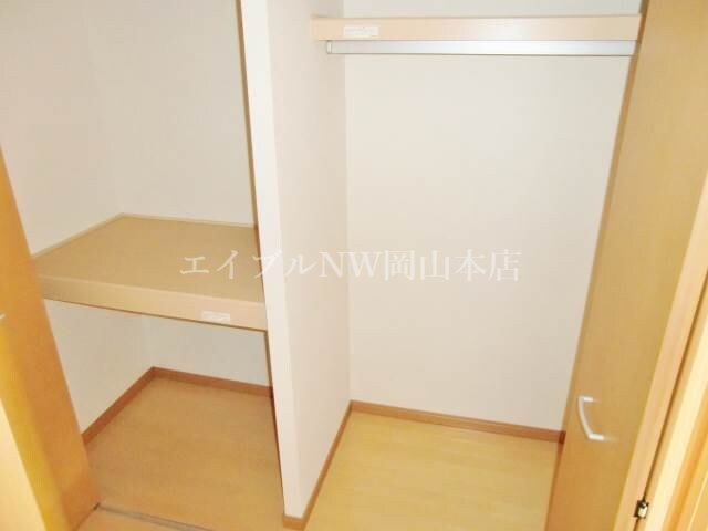 物件内観写真13　(クローゼットタイプの収納スペース)