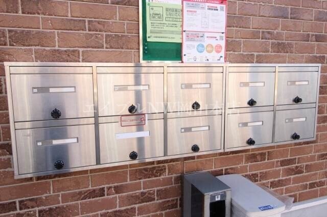 物件外観写真6　(集合ポスト)