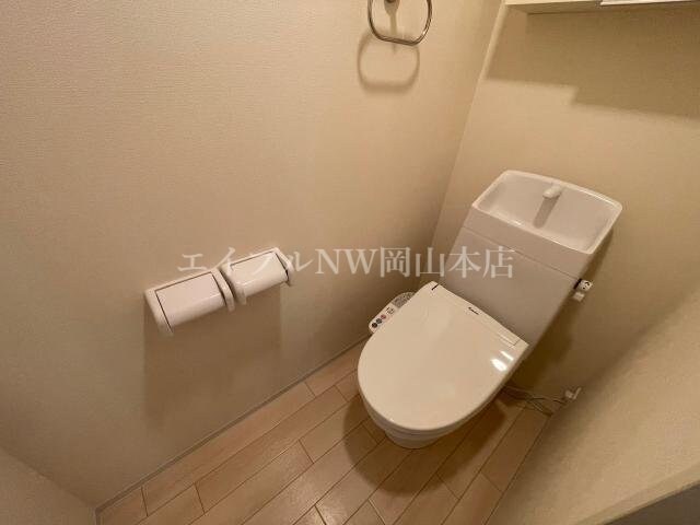 物件内観写真8　(シャワー付トイレ)