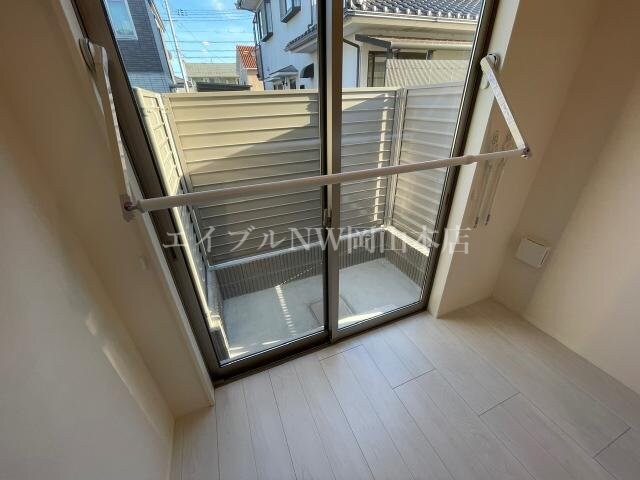 物件内観写真15　(室内物干し)