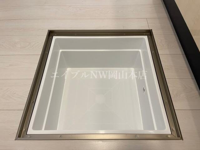 物件内観写真21　(床下収納)