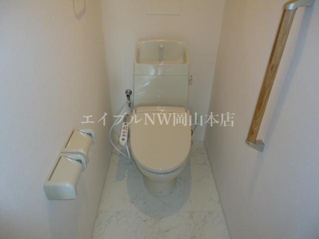 物件内観写真10　(シャワー付トイレ)