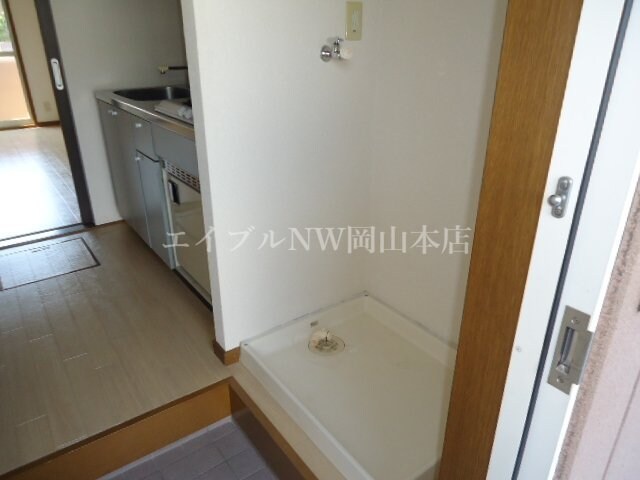 物件内観写真15　(洗濯機置場)