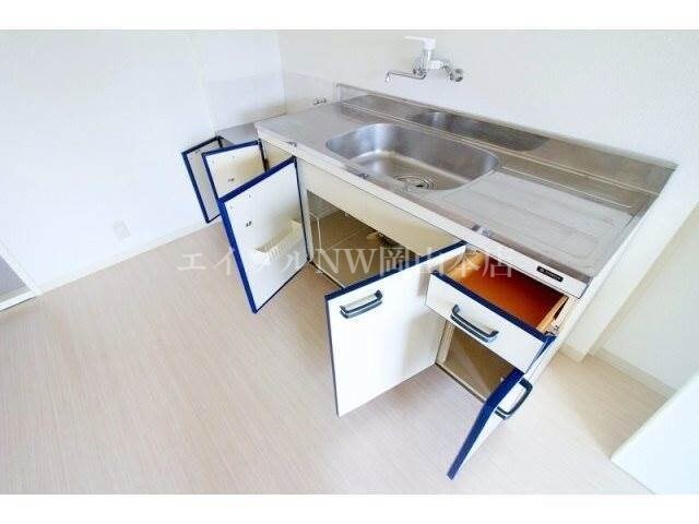 物件内観写真13　(キッチン収納)