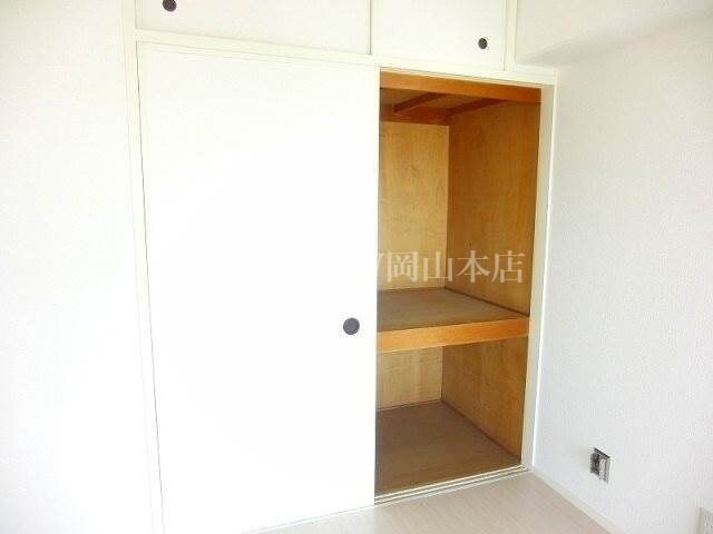 物件内観写真17　(押入)