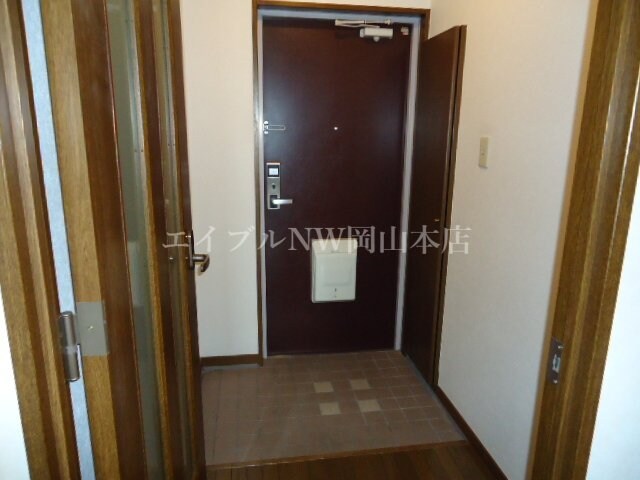 物件内観写真13　(玄関)