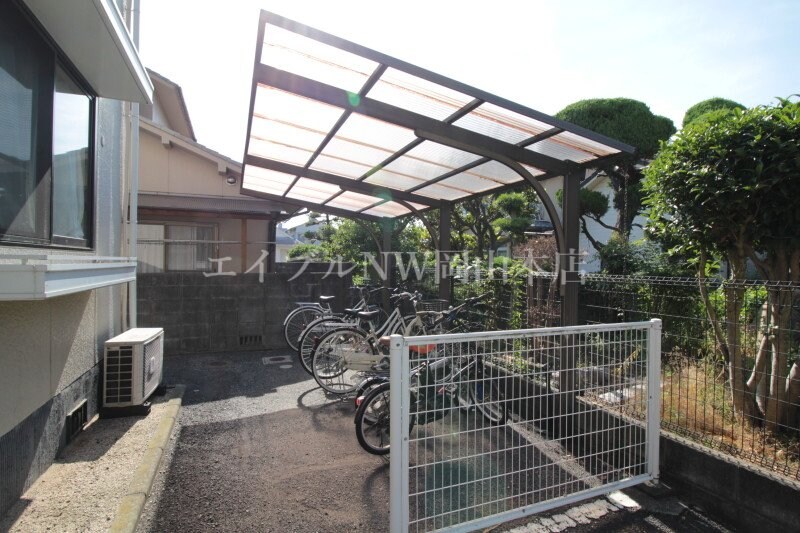 物件外観写真4　(駐輪場)