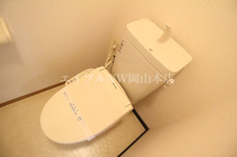 物件内観写真7　(ウォシュレット完備しました)