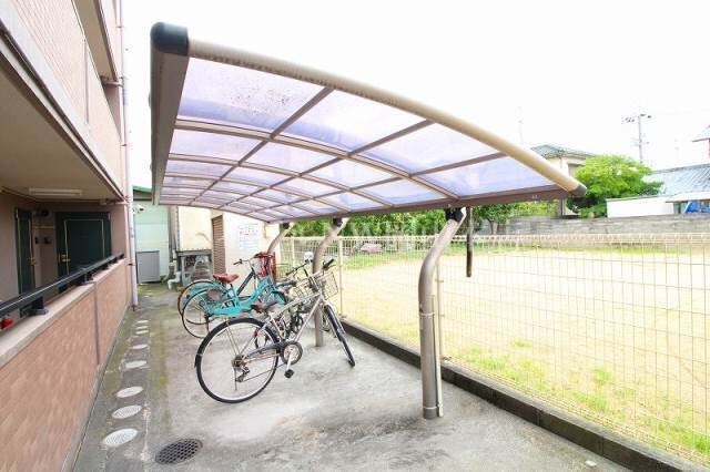 物件外観写真4　(駐輪場)