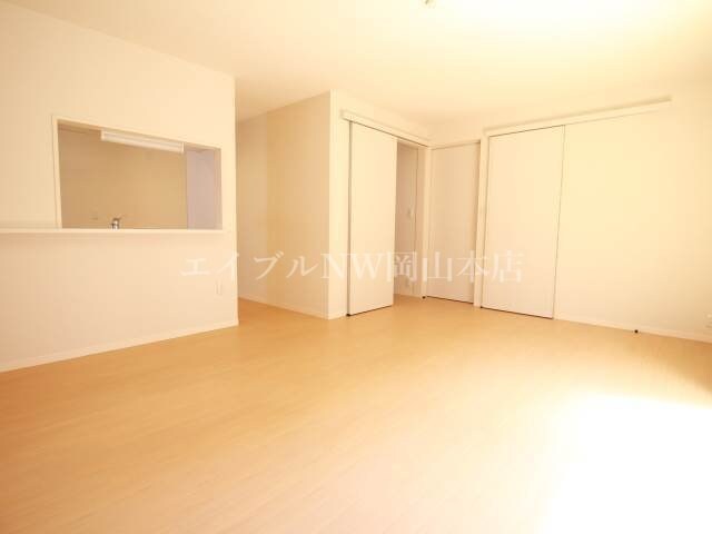 物件内観写真4　(リビング)