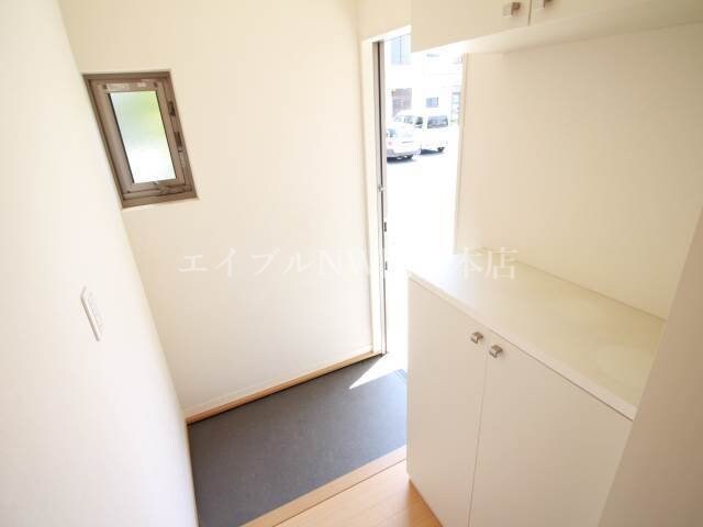 物件内観写真10　(玄関)