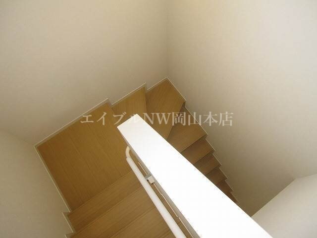 物件内観写真13　(階段)