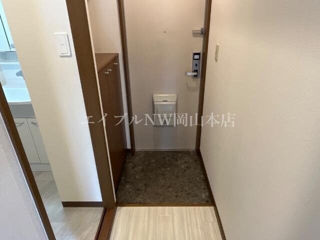 物件内観写真15　(玄関)