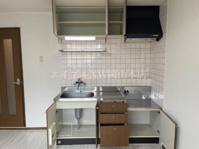 物件内観写真24　(キッチン収納)