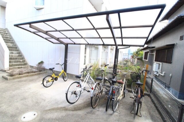 物件外観写真5　(駐輪場)