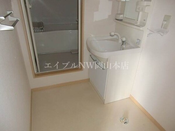 洗面所(同物件別部屋)