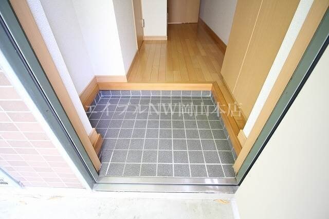 物件内観写真30　(広々玄関)