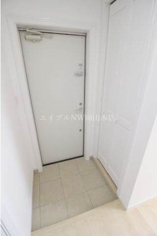 物件内観写真13　(玄関)