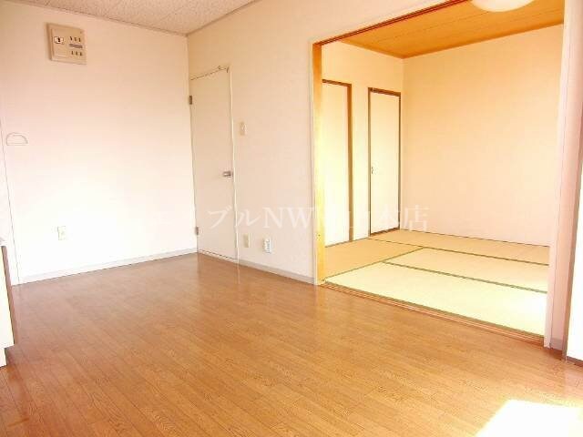 物件内観写真6　(リビング)