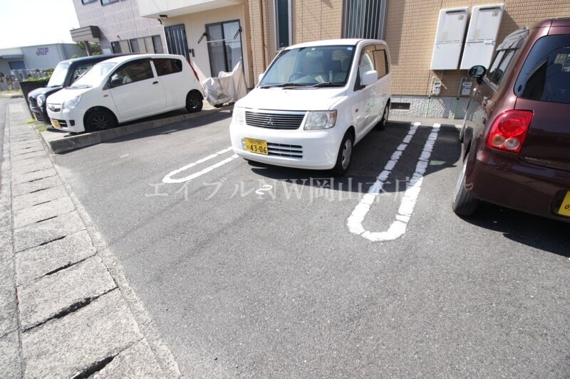 物件外観写真4　(駐車場)