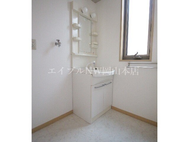 物件内観写真11　(洗面所)