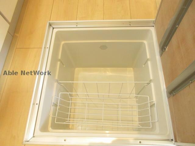 物件内観写真13　(床下収納)