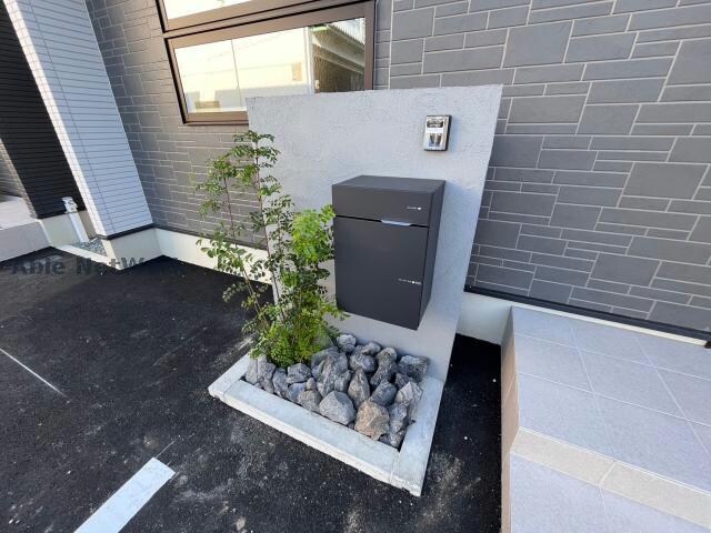 物件外観写真4　(宅配ボックス付き)
