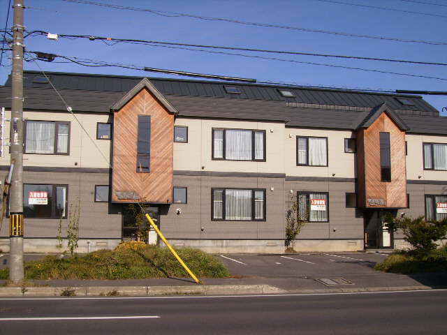 川端トムテ