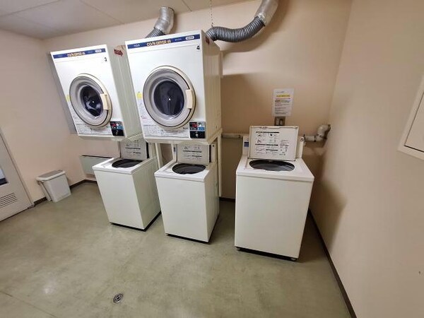 建物設備(コインランドリー)