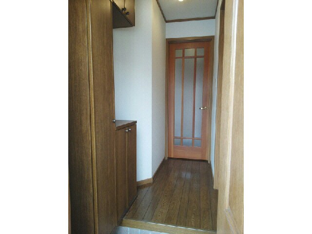 物件内観写真2　(玄関)