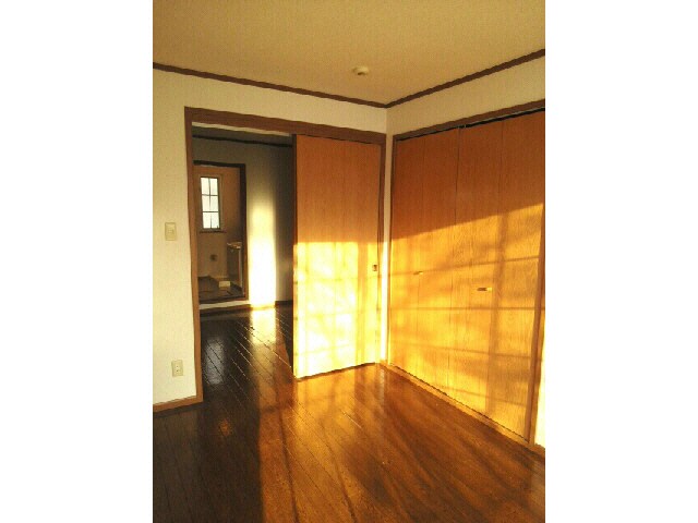 物件内観写真4　(洋室)